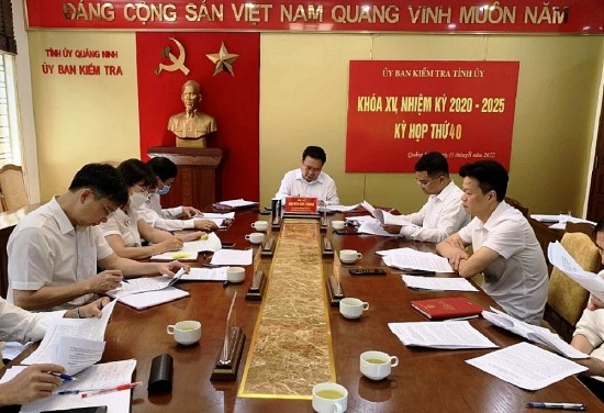 sau vu tiec chia tay nguyen giam doc cdc quang ninh bi xem xet xu ly ky luat