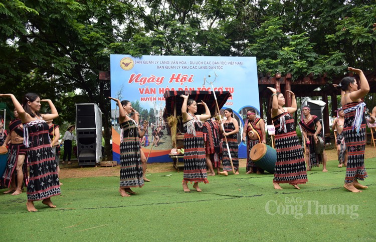 Lễ hội mừng lúa mới của đồng bào Cơ Tu