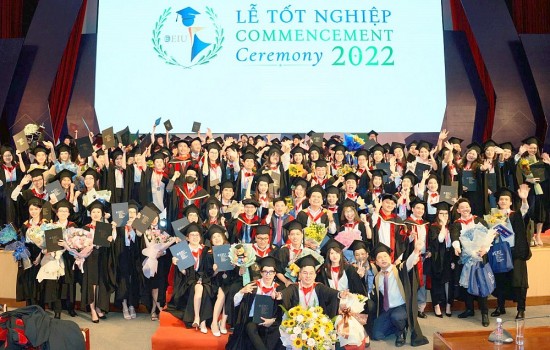 hon 90 sinh vien dai hoc quoc te mien dong co viec lam sau khi tot nghiep