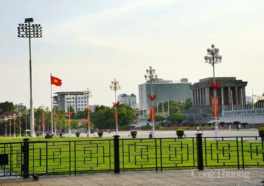 Phố phường Hà Nội rực rỡ cờ hoa chào mừng ngày Quốc khánh 2/9 Phố phường Hà Nội rực rỡ cờ hoa chào mừng ngày Quốc khánh 2/9
