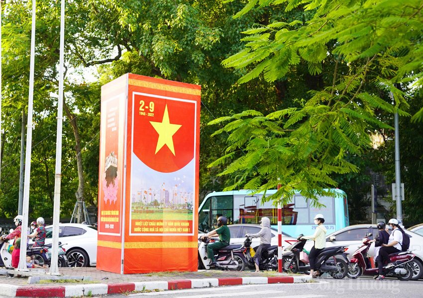 Phố phường Hà Nội rực rỡ cờ hoa chào mừng ngày Quốc khánh 2/9 Phố phường Hà Nội rực rỡ cờ hoa chào mừng ngày Quốc khánh 2/9