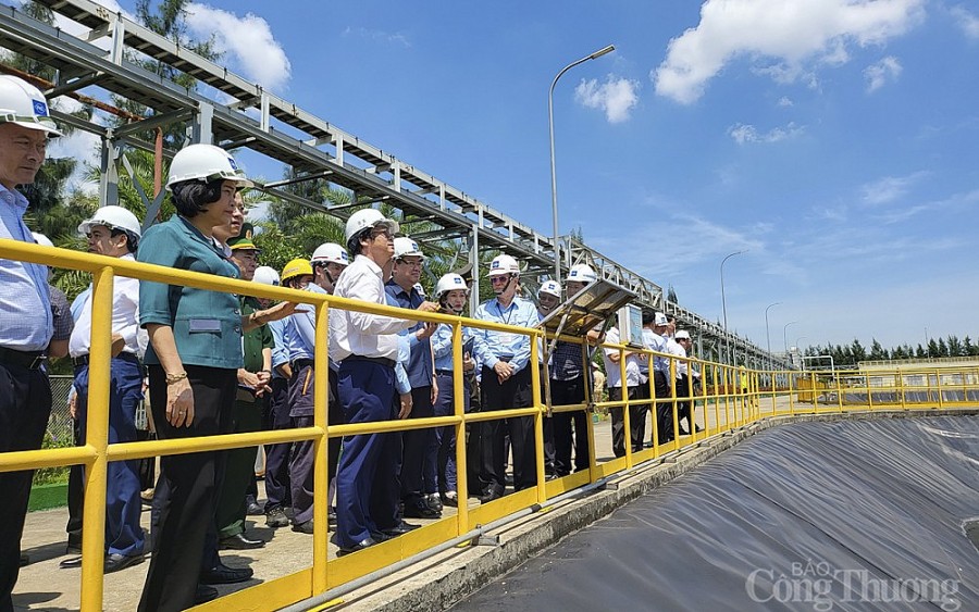 Chủ tịch Quốc hội Vương Đình Huệ thăm nhà máy Gang thép Hưng nghiệp Fomosa Hà Tĩnh và nhà máy sản xuất Pin VinES tại Hà Tĩnh