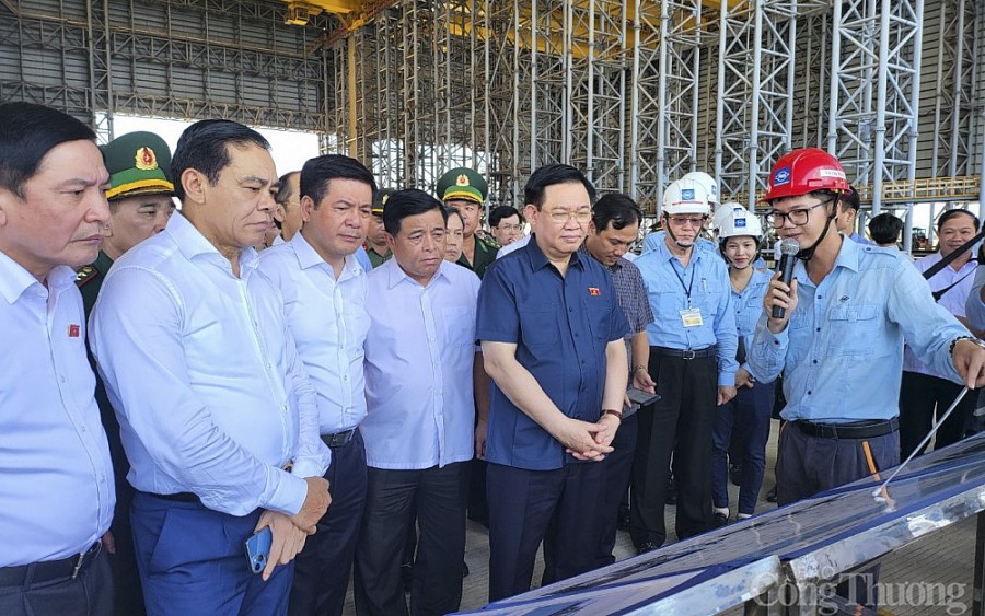 Chủ tịch Quốc hội Vương Đình Huệ thăm nhà máy Gang thép Hưng nghiệp Fomosa Hà Tĩnh và nhà máy sản xuất Pin VinES tại Hà Tĩnh