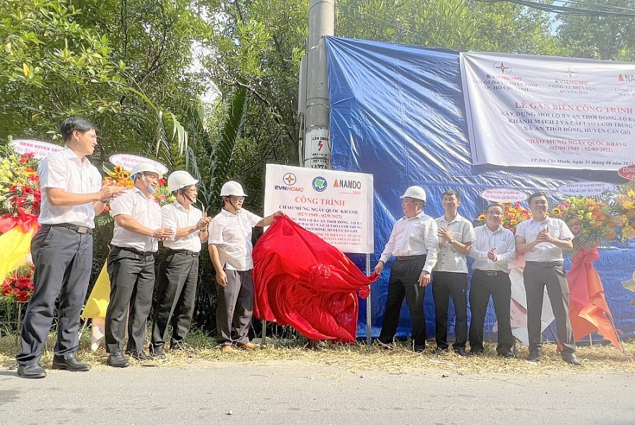 TP. Hồ Chí Minh gắn biển công trình điện chào mừng Quốc khánh 2/9