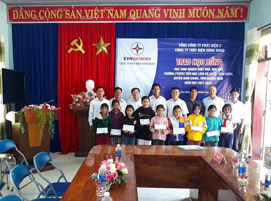 cong ty thuy dien song bung chia se kho khan cung nguoi dan huyen nam giang