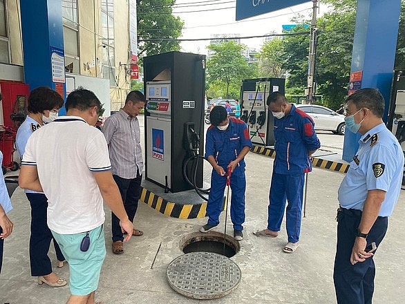 QLTT Hà Nội đã ngăn chặn, xử lý cửa hàng xăng dầu găm hàng dịp lễ 2/9 thế nào?