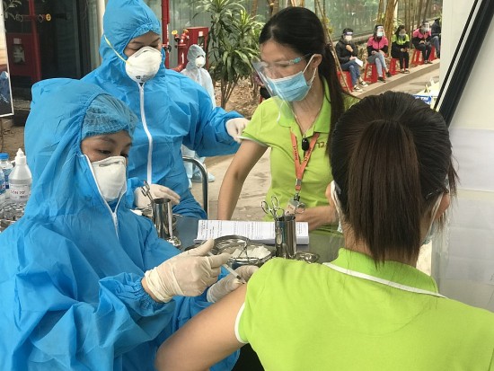 so ca mac covid19 tro nang tang cao nhieu dia phuong tiem vac xin mui nhac lai thap