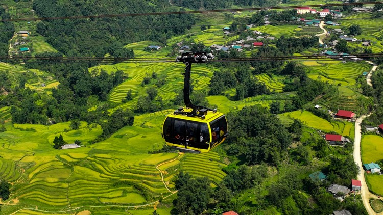 Sa Pa, Quảng Ninh bùng nổ lượng khách kỳ nghỉ 2/9