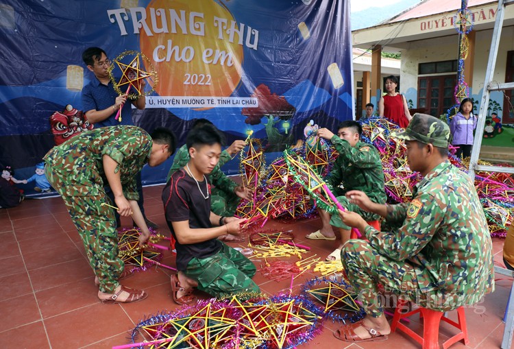 Ấm áp “Trung thu cho em” tại xã vùng biên Pa Ủ Ấm áp “Trung thu cho em” tại xã vùng biên Pa Ủ