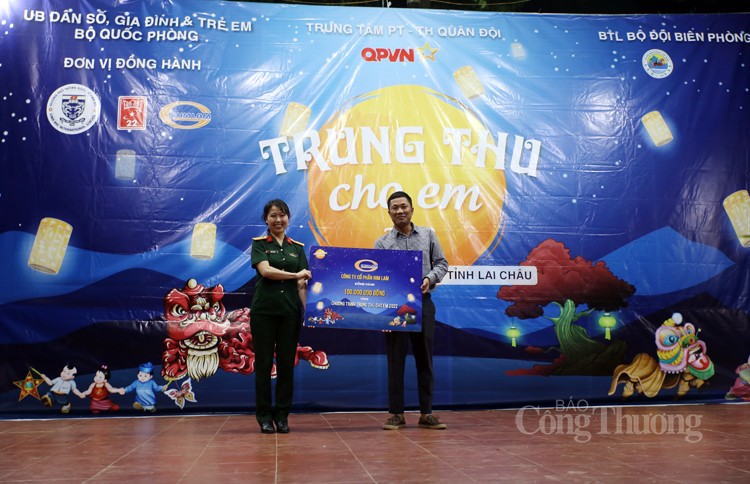Ấm áp “Trung thu cho em” tại xã vùng biên Pa Ủ Ấm áp “Trung thu cho em” tại xã vùng biên Pa Ủ