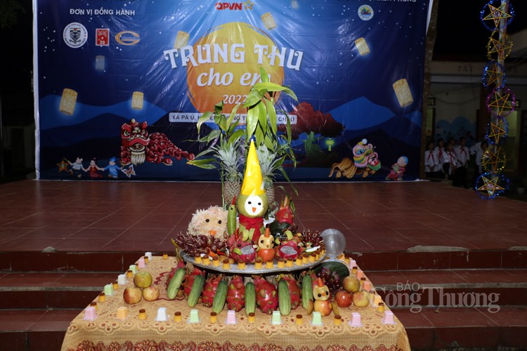 Ấm áp “Trung thu cho em” tại xã vùng biên Pa Ủ Ấm áp “Trung thu cho em” tại xã vùng biên Pa Ủ