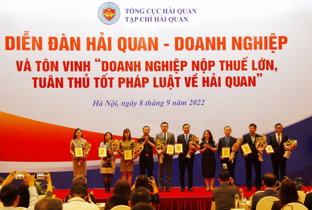 Tôn vinh 9 doanh nghiệp nộp thuế lớn, tuân thủ tốt pháp luật về hải quan