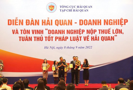 Tập đoàn Hoa Sen được tôn vinh doanh nghiệp nộp thuế lớn, tuân thủ tốt pháp luật về hải quan