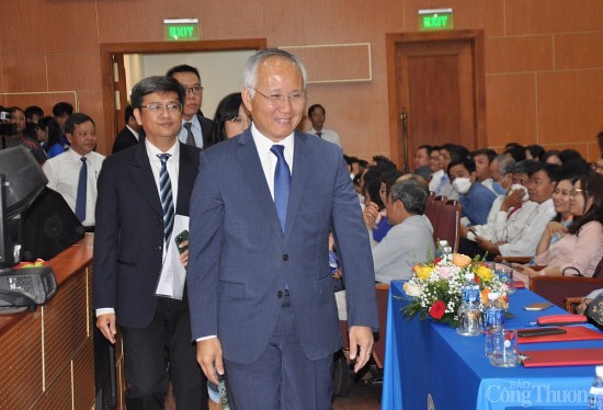 thu truong tran quoc khanh du le ky niem 40 nam thanh lap dai hoc cong nghiep thuc pham tp ho chi minh
