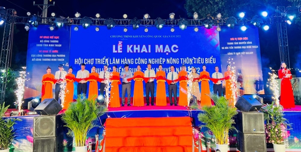 Khai mạc Hội chợ triển lãm hàng công nghiệp nông thôn tiêu biểu miền Trung - Tây Nguyên năm 2022