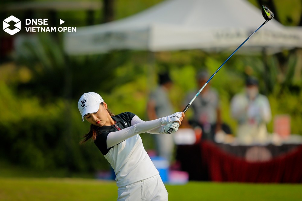 Vòng thi đấu thứ ba của giải golf chuyên nghiệp DNSE Vietnam Open 2022 thay đổi nhiều thứ hạng