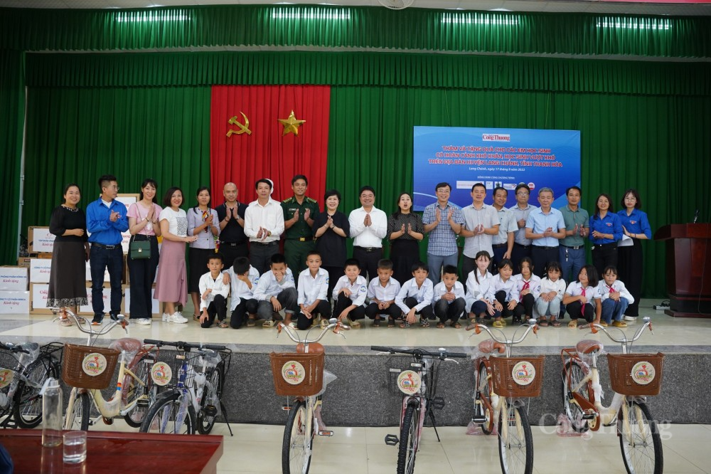 Những chiếc xe đạp "chở niềm vui" đến với học trò vùng sâu tỉnh Thanh Hoá Những chiếc xe đạp "chở niềm vui" đến với học trò vùng sâu tỉnh Thanh Hoá