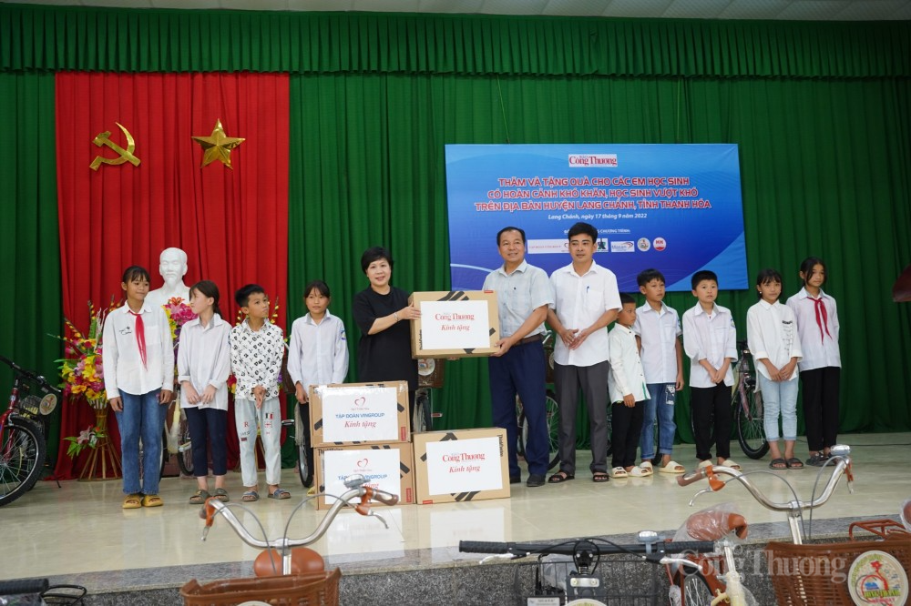 Những chiếc xe đạp "chở niềm vui" đến với học trò vùng sâu tỉnh Thanh Hoá Những chiếc xe đạp "chở niềm vui" đến với học trò vùng sâu tỉnh Thanh Hoá