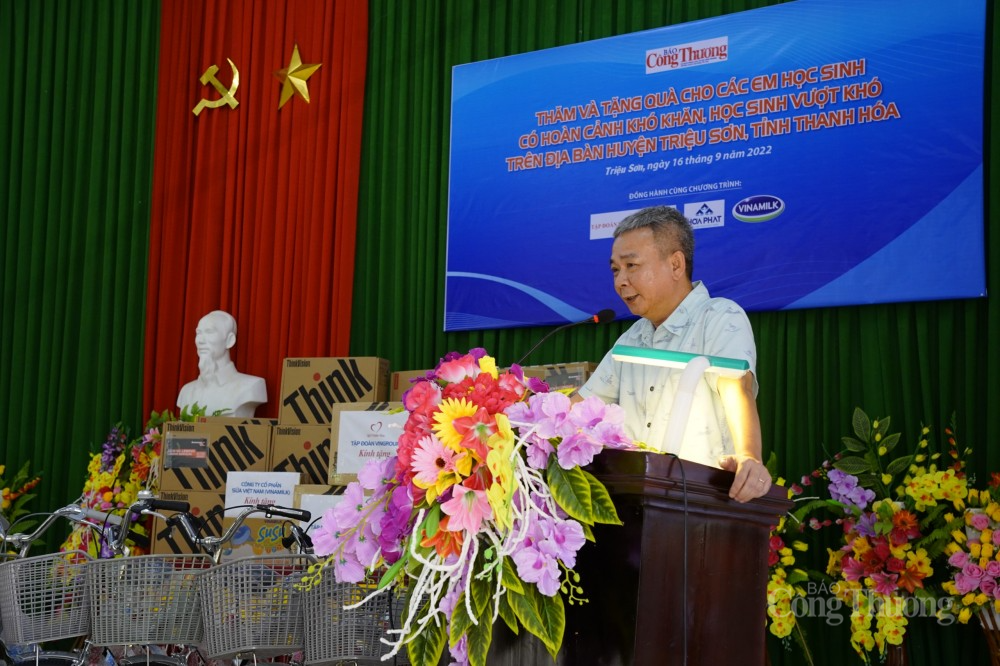 Những chiếc xe đạp "chở niềm vui" đến với học trò vùng sâu tỉnh Thanh Hoá Những chiếc xe đạp "chở niềm vui" đến với học trò vùng sâu tỉnh Thanh Hoá