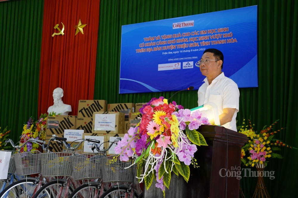 Những chiếc xe đạp "chở niềm vui" đến với học trò vùng sâu tỉnh Thanh Hoá Những chiếc xe đạp "chở niềm vui" đến với học trò vùng sâu tỉnh Thanh Hoá