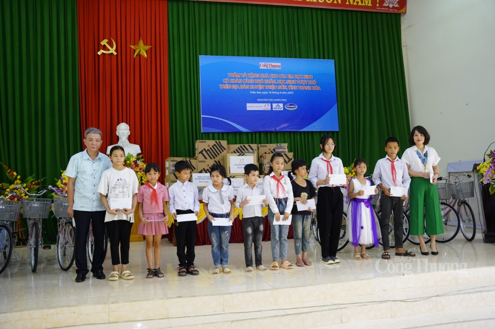 Những chiếc xe đạp "chở niềm vui" đến với học trò vùng sâu tỉnh Thanh Hoá Những chiếc xe đạp "chở niềm vui" đến với học trò vùng sâu tỉnh Thanh Hoá