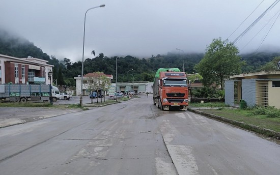 khoi phuc hoat dong giao thuong tai 100 cua khau viet lao
