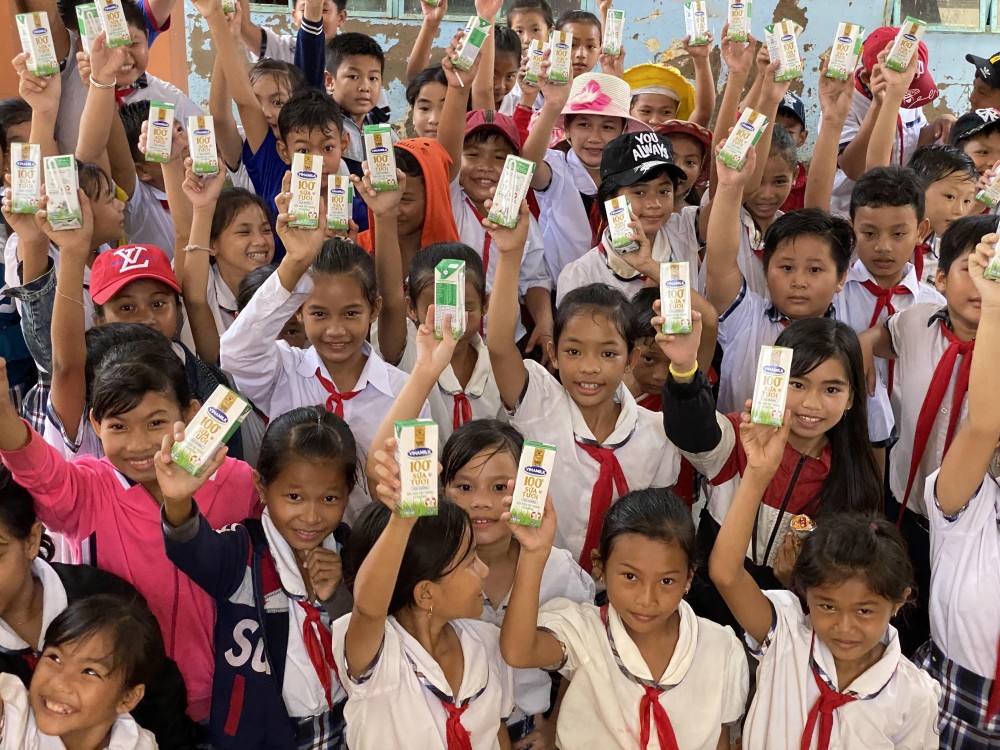 Phấn đấu để mọi trẻ em đặc biệt khó khăn được uống sữa miễn phí