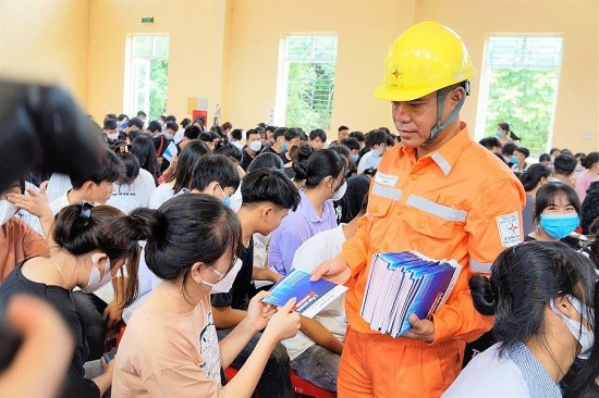dien luc thanh hoa gop phan nang cao chat luong giao duc dia phuong