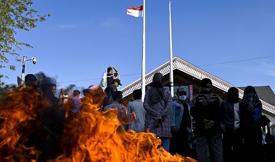 Xăng dầu tăng giá và bài học xử lý, “hạ nhiệt” ở Indonesia