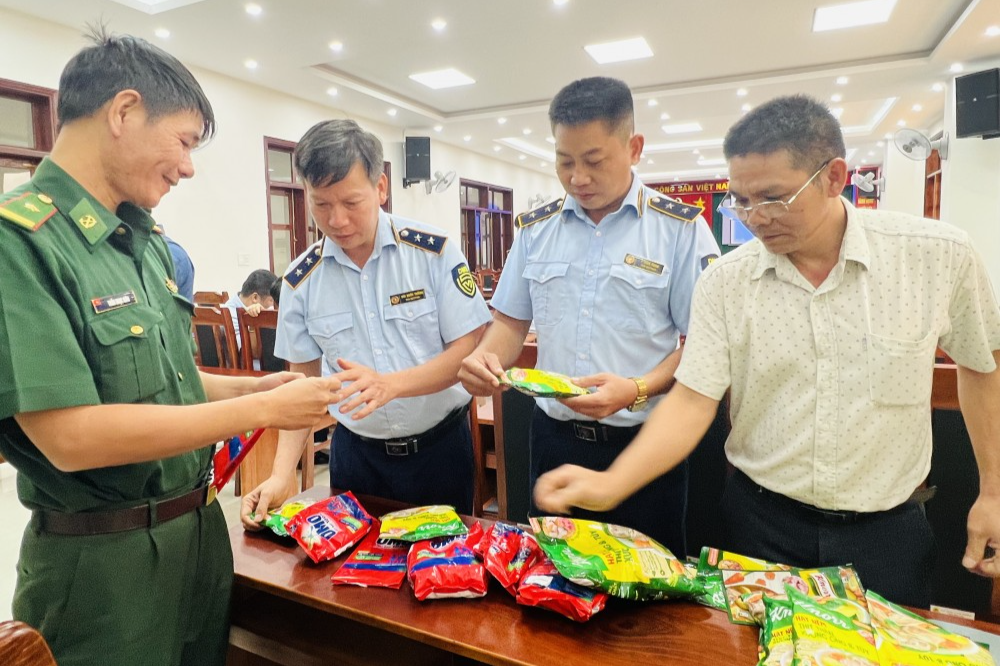 Quản lý thị trường tỉnh Đắk Lắk tập huấn phân biệt hàng thật, hàng giả