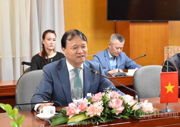 Thứ trưởng Bộ Công Thương Đỗ Thắng Hải làm việc với Trợ lý Bộ trưởng Thương mại Hoa Kỳ