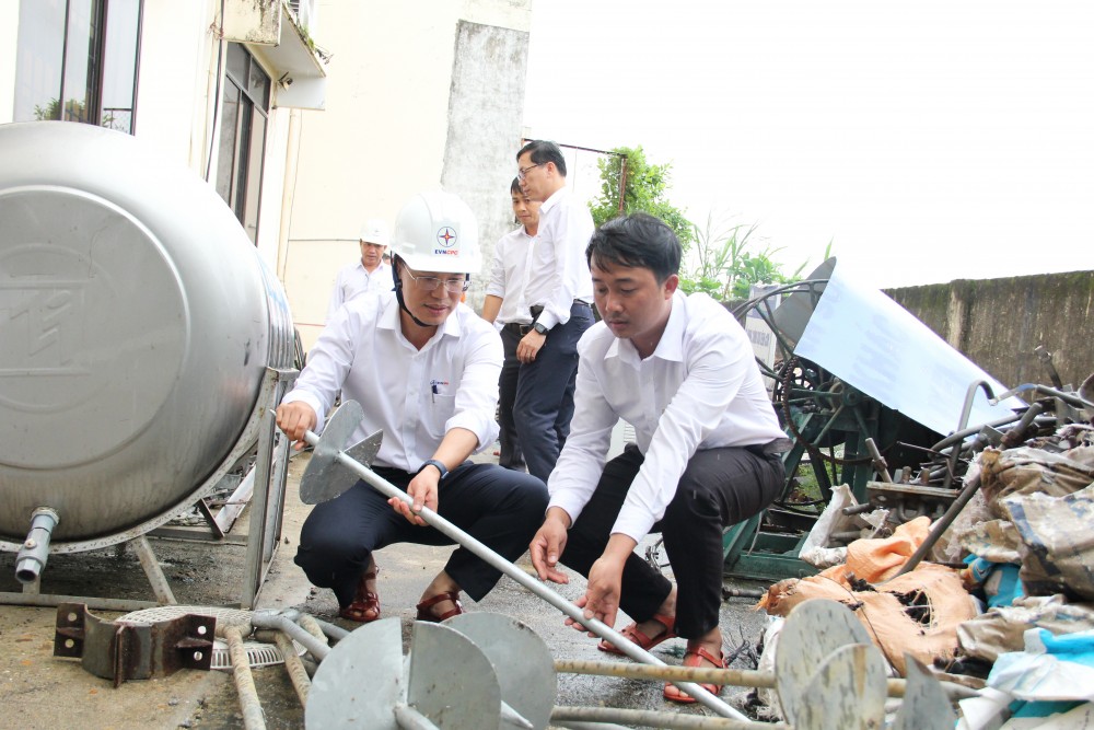 Tổng công ty Điện lực miền Trung kiểm tra công tác ứng phó bão số 4 tại Quảng Ngãi và Đà Nẵng Tổng công ty Điện lực miền Trung kiểm tra công tác ứng phó bão số 4 tại Quảng Ngãi và Đà Nẵng