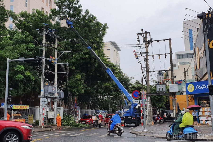 Thành phố Đà Nẵng trước giờ bão số 4 đổ bộ