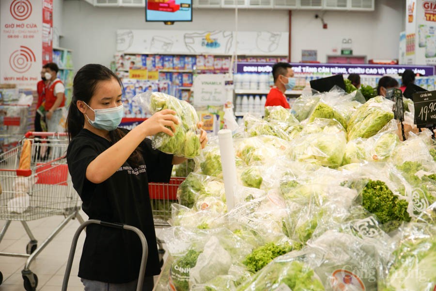 Đà Nẵng: Tiểu thương các chợ đóng quầy chống bão số 4, siêu thị hàng hóa tràn đầy