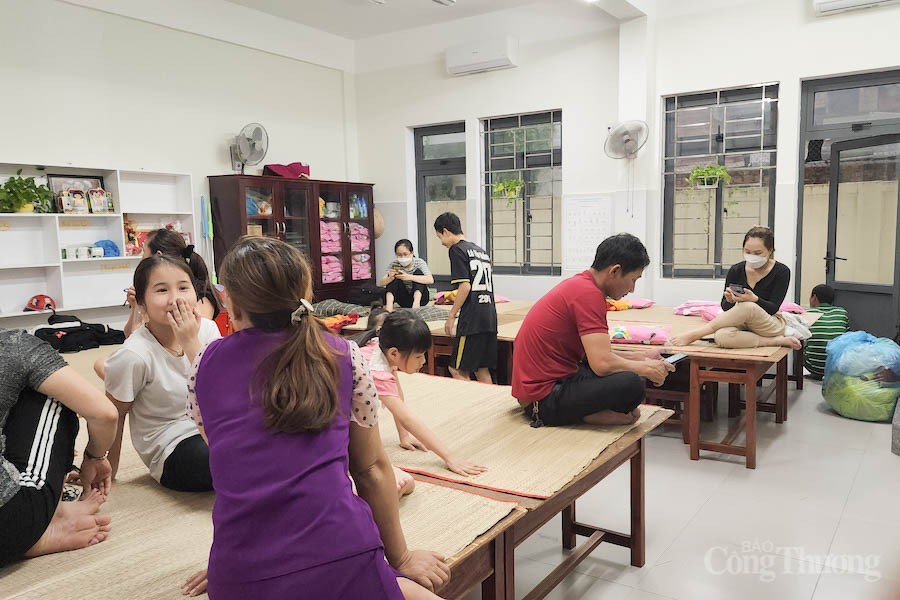 Đà Nẵng: Khẩn trương sơ tán hàng chục nghìn người dân đến nơi trú bão số 4 an toàn Cập nhật bão số 4: Hình ảnh Đà Nẵng gồng mình sơ tán người dân đến nơi trú an toàn