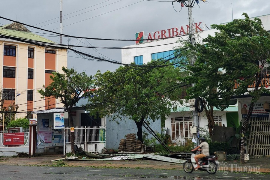 Quảng Nam: Những thiệt hại ban đầu sau khi bão số 4 đổ bộ