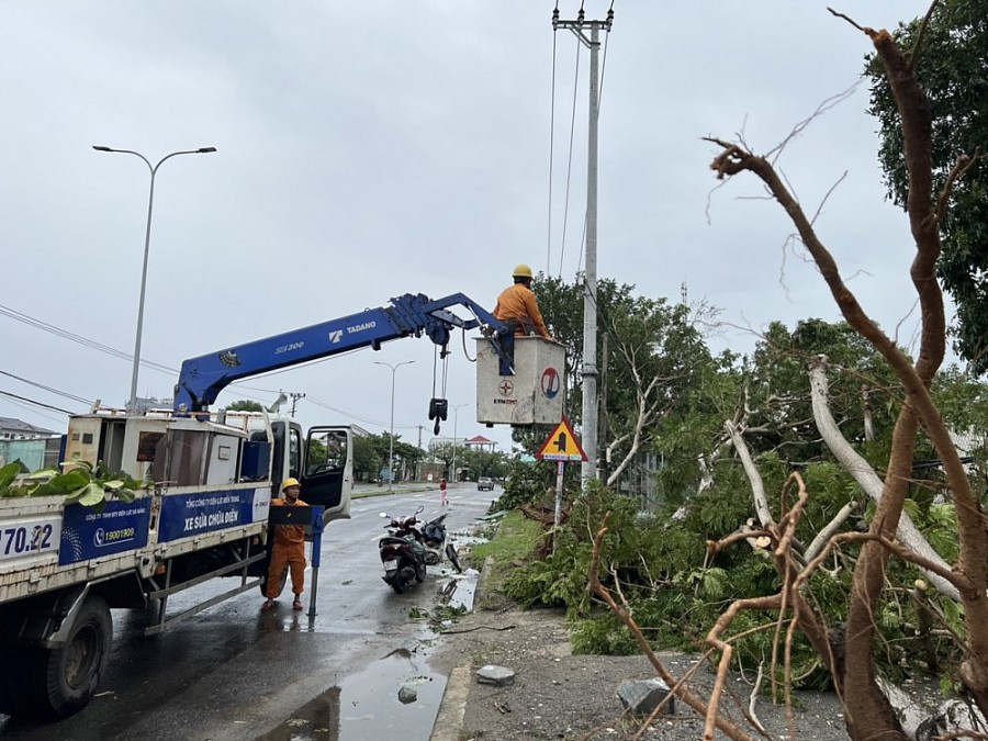 Cập nhật tình hình khôi phục lưới điện sao bão số 4