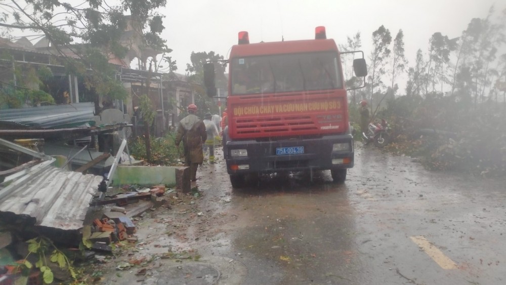 Miền Trung tan hoang sau cơn bão số 4