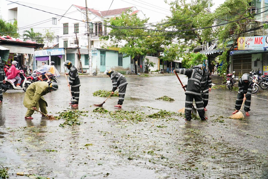 Trong ngày 28/9, thành phố Đà Nẵng cơ bản khắc phục cung cấp điện, 29/9 học sinh đi học trở lại