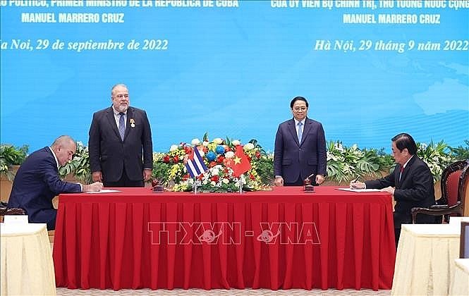 Thủ tướng Phạm Minh Chính và Thủ tướng Cuba chứng kiến Lễ ký kết các văn kiện