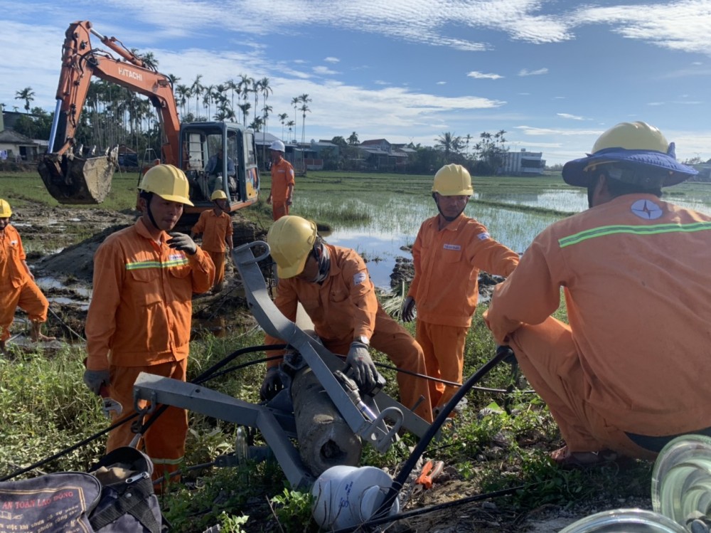 Công ty Điện lực Đắk Nông hỗ trợ khắc phục sự cố lưới điện cho tỉnh Quảng Nam