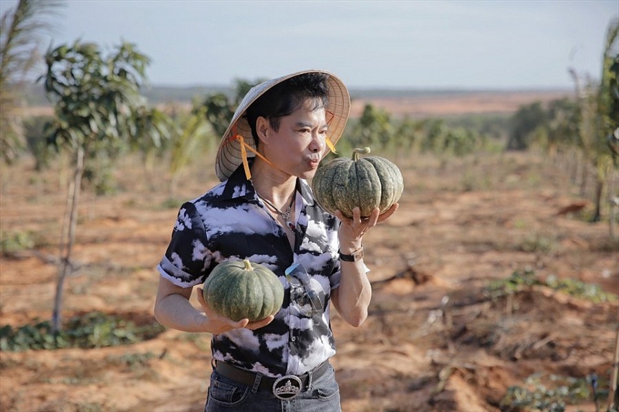 Ca sĩ Ngọc Sơn check in khoe trang trại 50 ha và cái kết