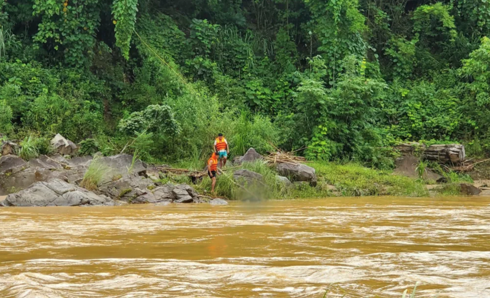 quang nam tim thay thi the thanh nien lai chau bi lu cuon troi tren song bung sau hon 3 ngay