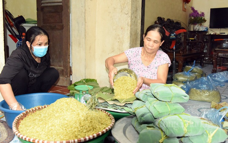 Cốm Mễ Trì tăng giá đột biến