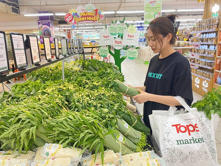 Rau bọc lá chuối được người tiêu dùng ưa chuộng tại Ngày không túi nilon