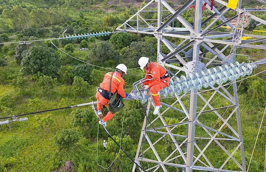 Đề nghị điều chỉnh giá điện: Các chuyên gia, nhà quản lý nói gì?