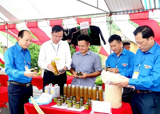huyen yen minh ha giang nhieu diem sang trong cong tac giam ngheo