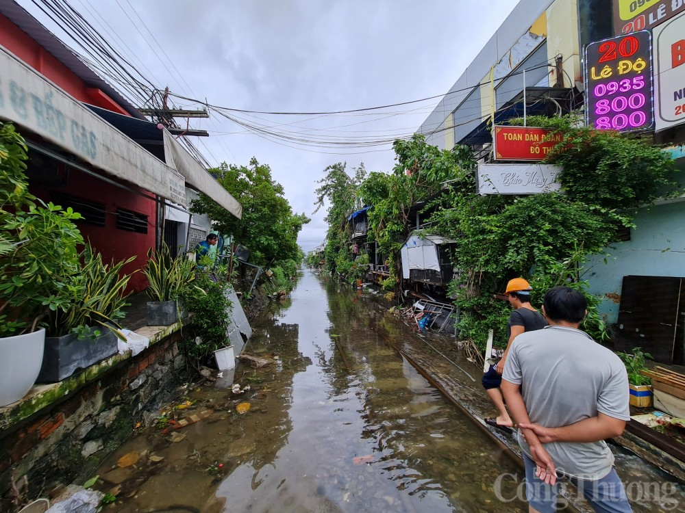 Chùm ảnh Đà Nẵng khắc phục ngập lụt trưa 15/10