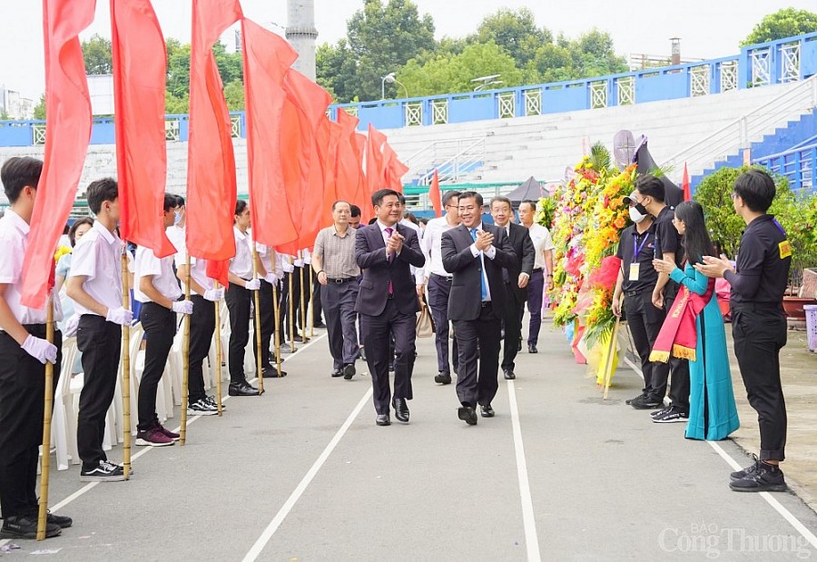 Bộ trưởng Bộ Công Thương Nguyễn Hồng Diên dự lễ khai giảng Trường Đại học Công nghiệp TP. Hồ Chí Minh