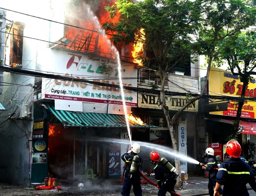 Đà Nẵng: Cháy cửa hàng giữa trung tâm thành phố